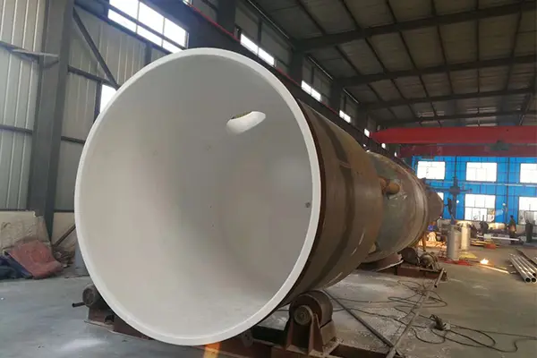 Cosa dovrebbero valutare gli ingegneri prima di selezionare apparecchiature rivestite in PTFE?